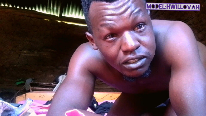 HWillovahh: Kaslı vücut siyah gay anal genişletme.sadece günün ortasında her şeyin doğru...