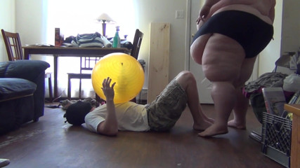 Full Weight Productions: La balle inpoppable & Mlle GG