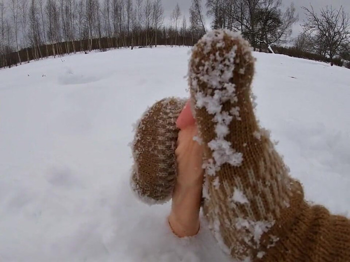 Hera Harding: Cold Handjob in the Alps