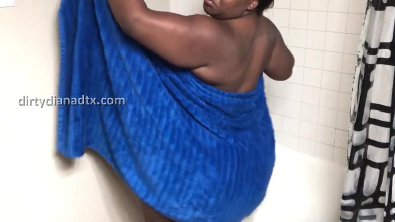 Exclusive Dirty Diana: Masa mandi dengan Diana kotor tebal seksi