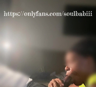 Soul Babiii: Chupando su polla mientras él ve la película que puse. Me...
