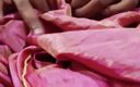 Satin and silky: 이웃 바비의 핑크 색 새틴 실크 샐와르로 자지 문지르기 (31)