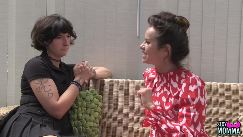 Sexy Momma XXX: Kiki Turns to Step Stepmom Amica for Advice!