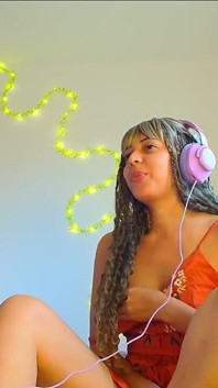 Petite Bellealiz reaguje na hentai VIP GTS epizodu 1