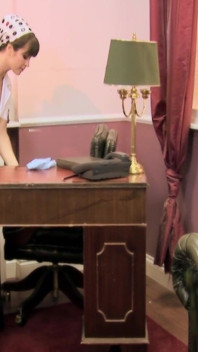 Ze gaan allemaal scène-4 lesbisch koppel in lingerie Kristi Klenot & Romana Ryder masturberen samen met enorme dildo's