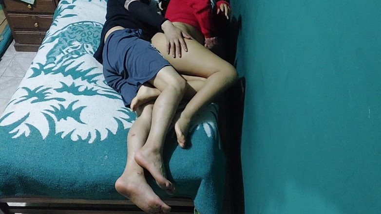 Josyandhot: सेक्सी भाभी के साथ बिस्तर साझा करना भारतीय