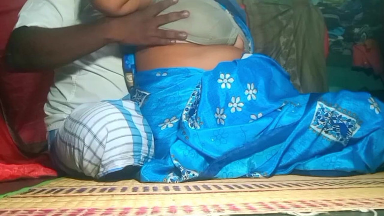 Priyanka314: Ibu rumah tangga india lagi asik fingering temannya sendiri