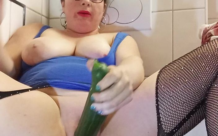 Lombada: Hete stiefmoeder filmt spuiten in toilet