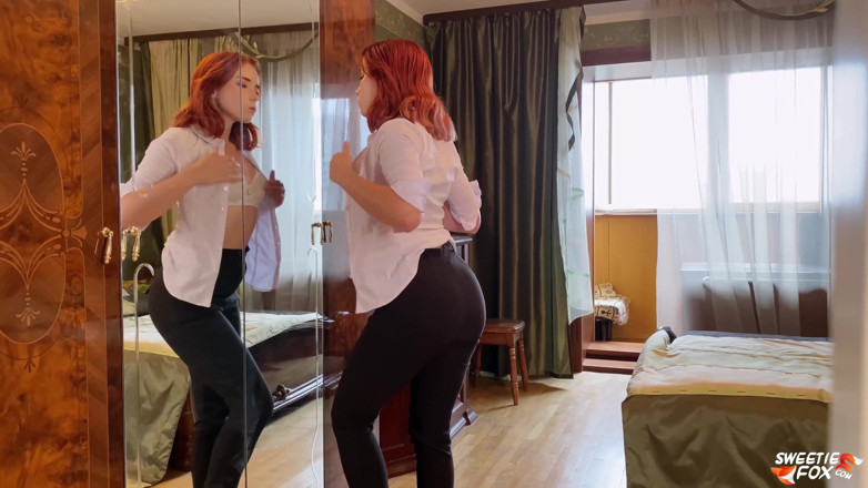 Sweetie Fox: J'ai baisé l'amie de ma femme quand elle est venue...