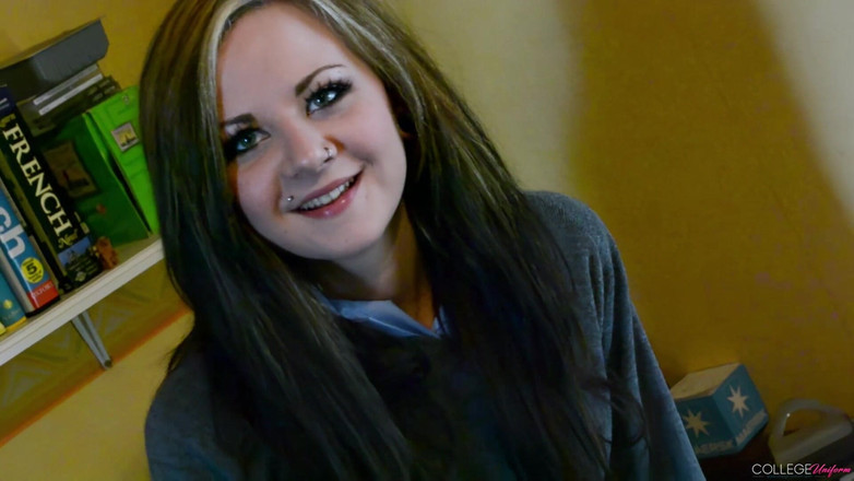 College Uniform: In Grey hợp tác với Tamsin K