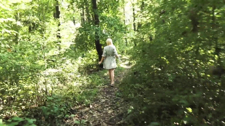 MMV German Kink: Sikanie dużej dupy blond milf w kabaretce i bieliźnie lubi...
