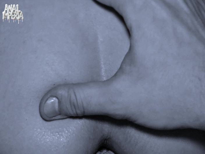 Anal Imperia: Czarno-biała magia analna pragnienia - amatorski film analny