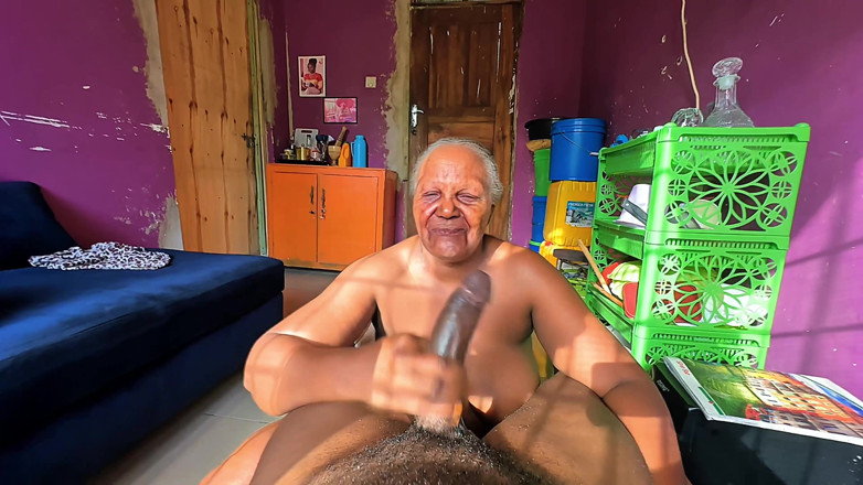 BongoXXX: Nenek semok ini pengen nycipin sperma hangatku