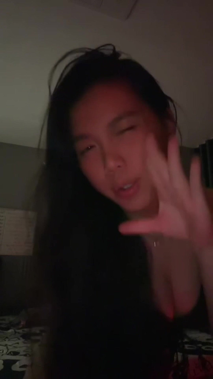 Qi Queen: Ikuti Fanclub untuk menonton video menarik yang akan datang tidak...
