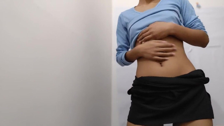 desigirl93: Dość napalona dziewczyna w krótkiej spódnicy podekscytowana