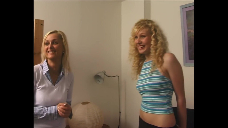 My first cock: Chica pelirroja con hermoso cuerpo es persuadida para desnudarse delante...