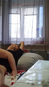 Hàng xóm vắt tinh ranh sau đó thổi kèn sâu trước khi bắn tinh