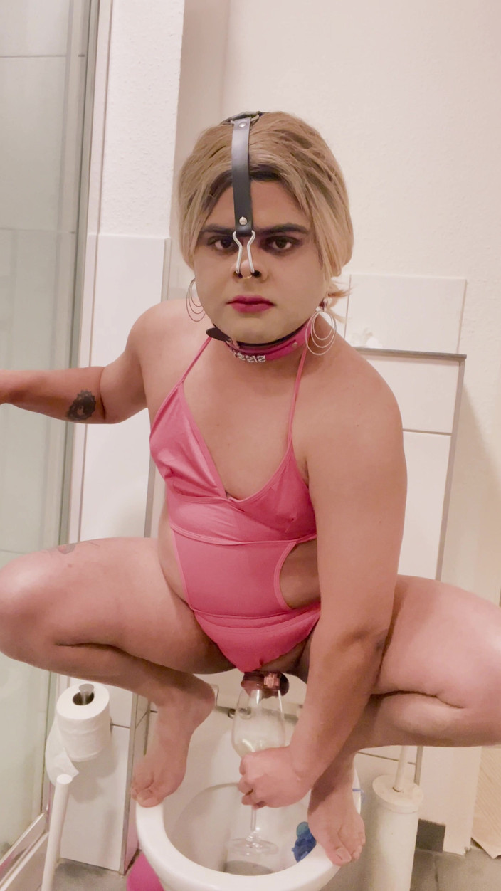 Femme Sandy: Kadın kılıklı kadın sandy anal dildo sikişi, göt yumurtası doğumu...