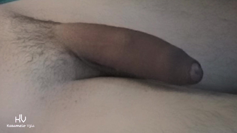 KarameloVzla: Lízání bradavek, dokud se jeho tvrdý penis nevystříká