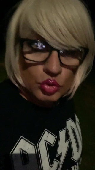 CindieLove: Možná nejžhavější joi video, jaké jste kdy viděli sexy sissy...