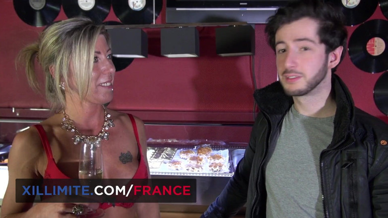 Made In France: Seks dubur di kelab swinger dengan MILF bertetek besar
