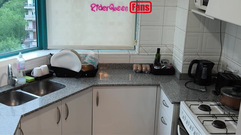 Riderqueen: Мачуха на кухні - відео для шанувальників