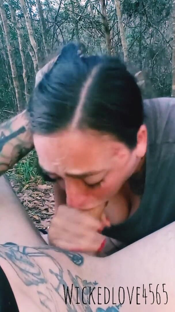 Wickedlove4565: Krásná holka ošklivě saje obrovského ptáka pro špinavé orální creampie