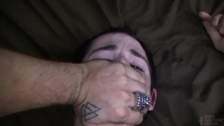 Boys half-way house: Twee pikken een pikkop