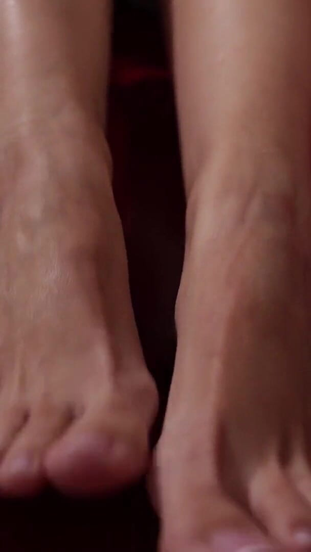 Laura_footfetish: 劳拉的腿是最美观的享受