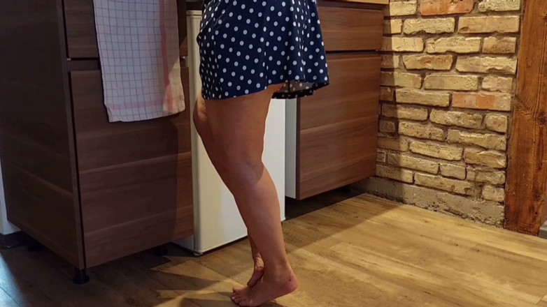 Selena701: Mature Blonde Wife Enjoys Daily Quickie