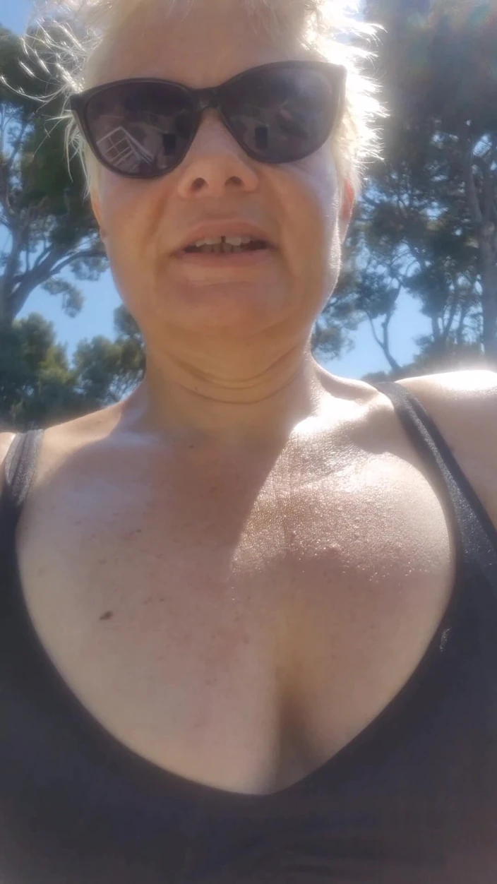 Sofy13: Exhib at the Pool