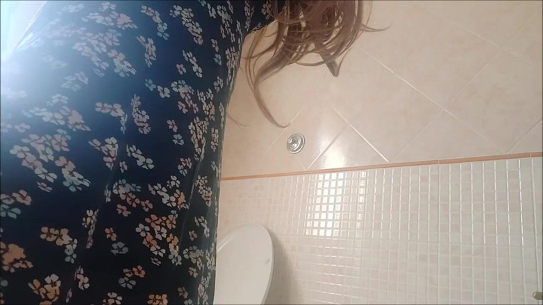 savannahamatoriale: Pojď na moji krásnou nevlastní matku v koupelně