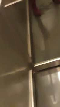 Asansörde şimdiye kadarki en hızlı orgazmım, çok riskli amatör orta yaşlı seksi kadın çoklu orgazm teşhiri