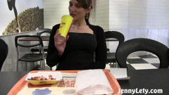 Jenny Lety: Fără chiloți într-un fast-food!
