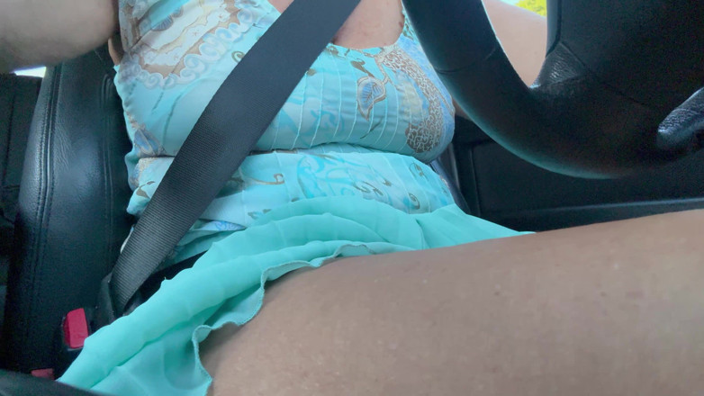 Step Mommy: Elegancka dama jedzie do pracy i pociera swoją cipkę ręką...