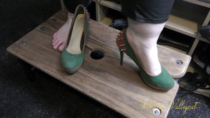 Mxtress Valleycat: Debaixo dos meus pés em primeiro plano