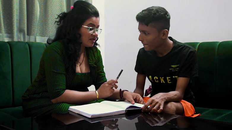 Queen star Desi: A Naughty Story of a Student and His Sexy Lady...