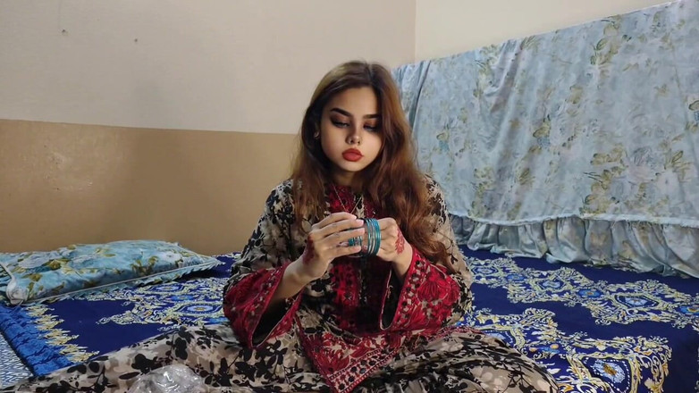 Sairaxsaim: 德西美女大屁股拉丁铁杆加载呻吟业余夫妇