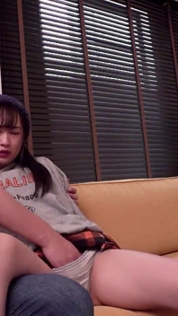 両親に一度1万円で売られた少女。決してリリースできないフェラチオと中出しビデオ Agai