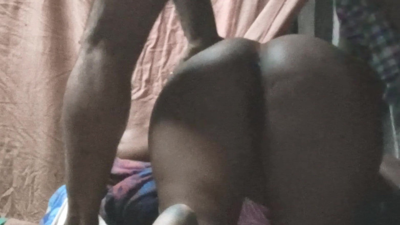 Indian anal: Moje švagrová si užívá, ale tvrdý anál