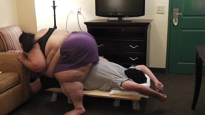 Full Weight Productions: BigmommaKat- You act like my ass is heavy!