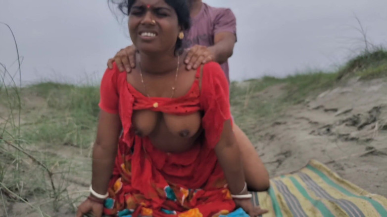 Sabina244: Ma meilleure boudi se fait baiser en plein air pour...