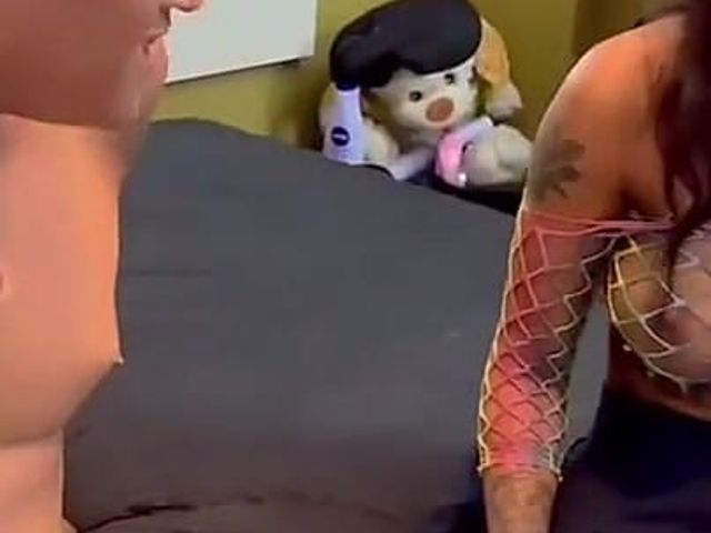 The Condominium Manager Is a Pervert Who Comes to My Apartment in the Wee Hours of the Morning. (Mirella oficial x)