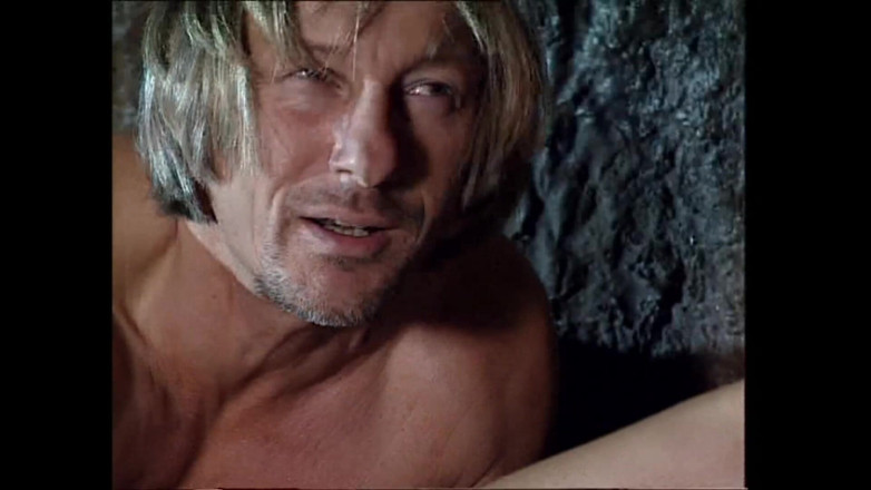 Vintage megastore: Istri rambut pirang dientot di penjara