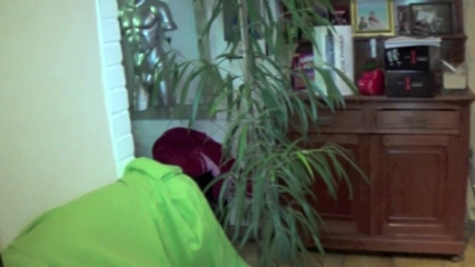 Crunch Boy: Adolesceți francezi se fut când iubitele lor lipsesc