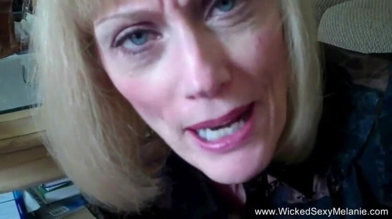 Wicked Sexy Melanie: Bú cu hàng xóm và xuất tinh