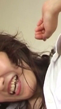 亚洲熟女从脖子崇拜中狂野呻吟