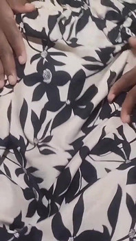 chupke se meri sauteli bahan ko apne bedroom men pariksha ke lie padhte hue dekh raha hoon n to paint aur n hi bra pahne hue. Ony ek bari poshaak