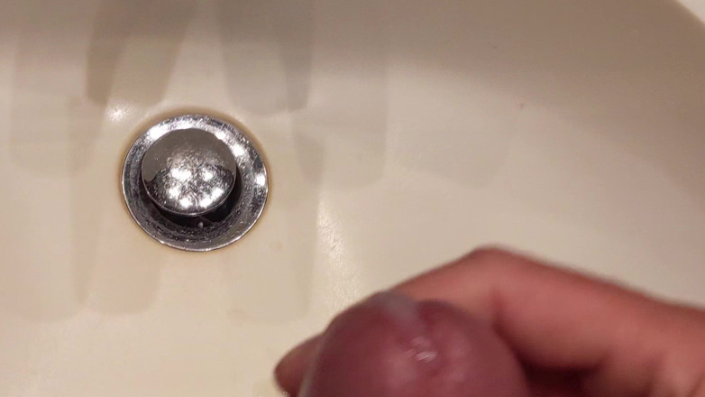 Rockardglans: Hotel Bathroom Wanking and Cumming in Front of the Mirrors -...