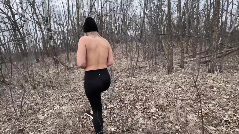 Mya Lane: 바에서 따먹히는 발정난 마누라